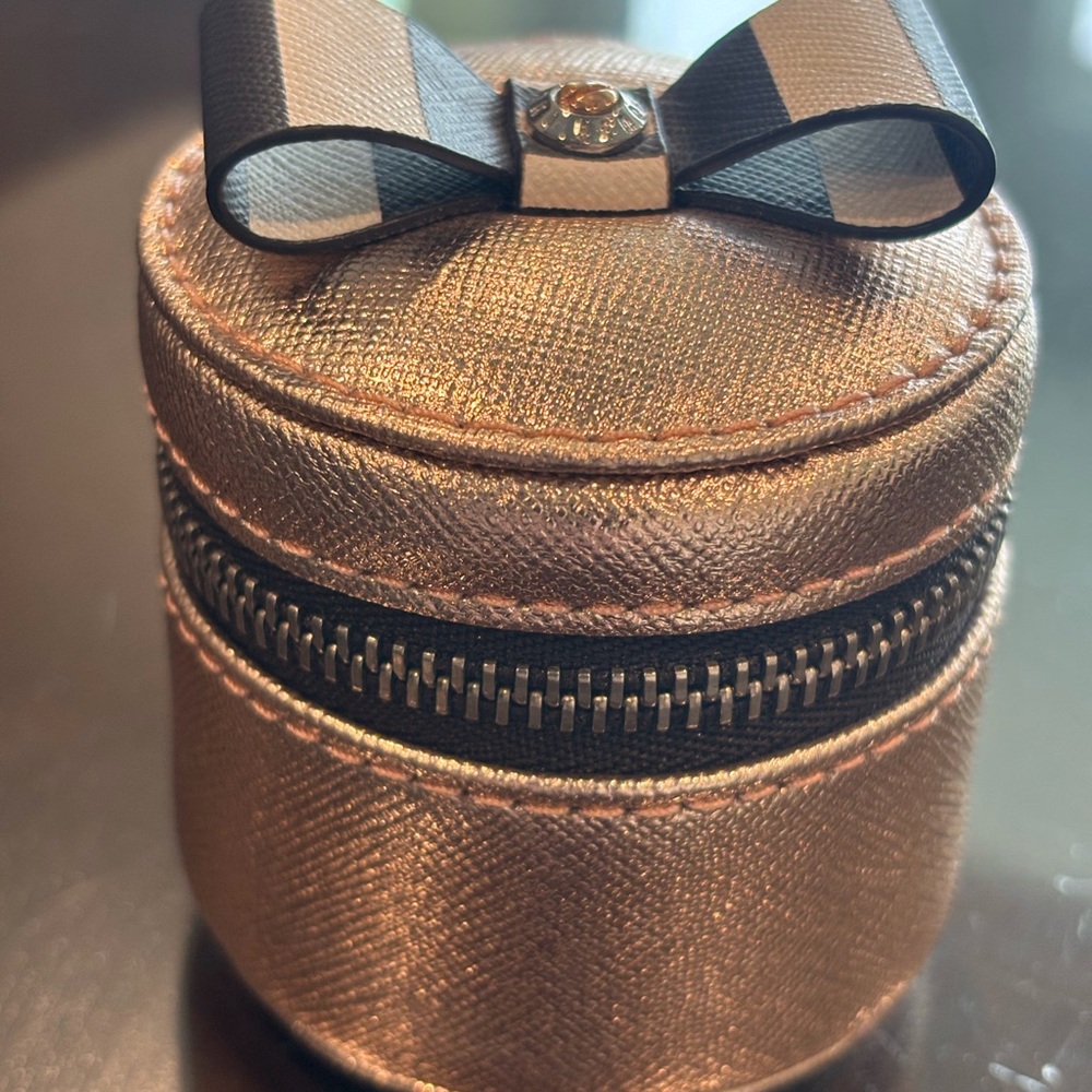 NWOT Henri Bendel rose gold ring case NWOT